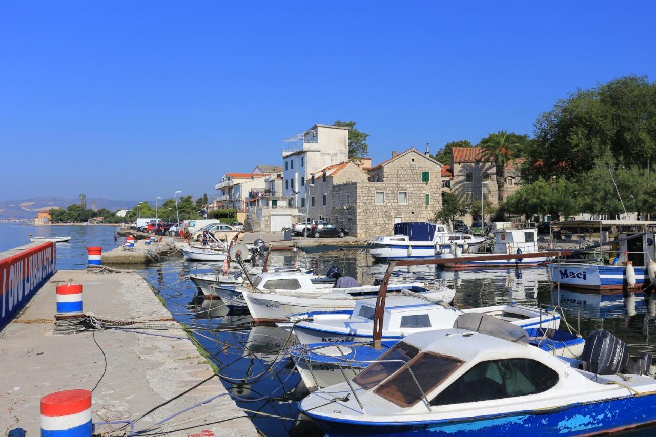 Apartments With A Parking Space Kastel Kambelovac, Kastela - 21997 外观 照片